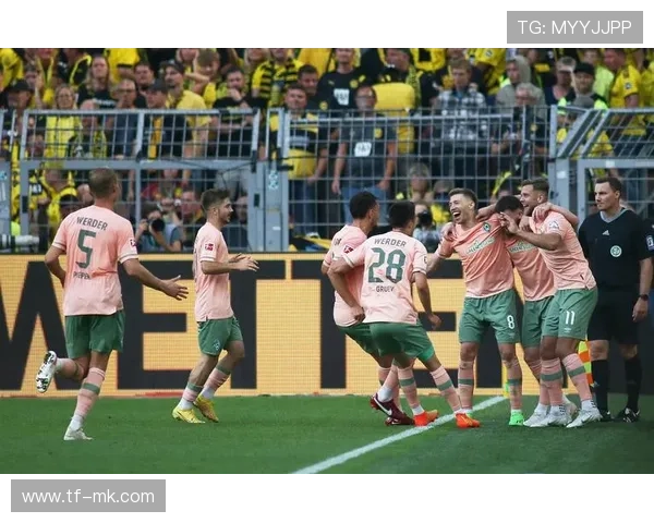 欧冠：格罗斯传中助攻斯文松头球破门，多特锁定胜局